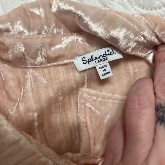 Splendid Ryan Velvet Button-Down Large
Champagne pink - Picture 8 of 11